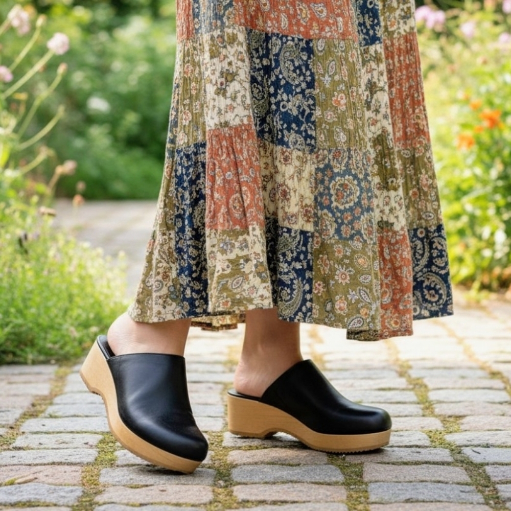 Eileen Fisher Smooth Black Leather Clogs  wooden wedge heel, Size 8 NIB